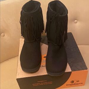 Kookaburra NWB old stock sheepskin boots,black, Women size 8